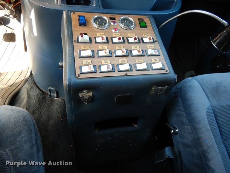 image for item DH0230 1988 Ford Econoline E350  mobile command center vehicle