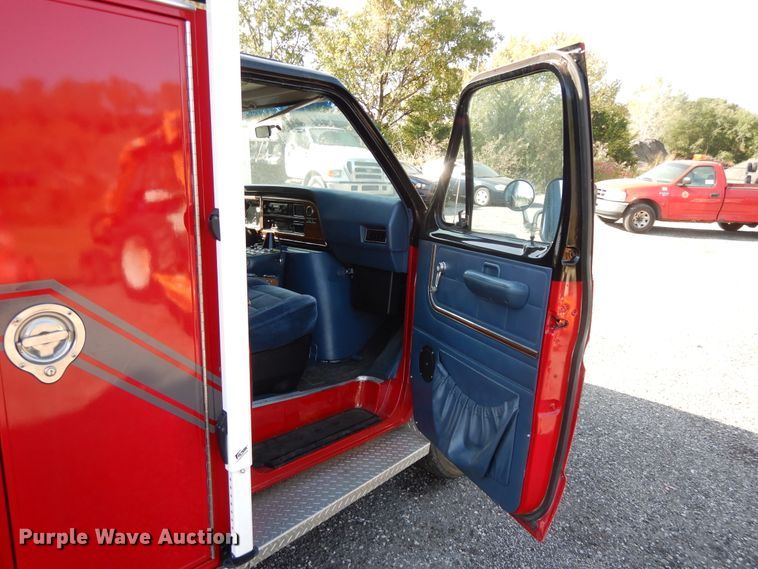 image for item DH0230 1988 Ford Econoline E350  mobile command center vehicle