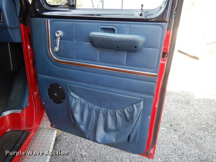 image for item DH0230 1988 Ford Econoline E350  mobile command center vehicle