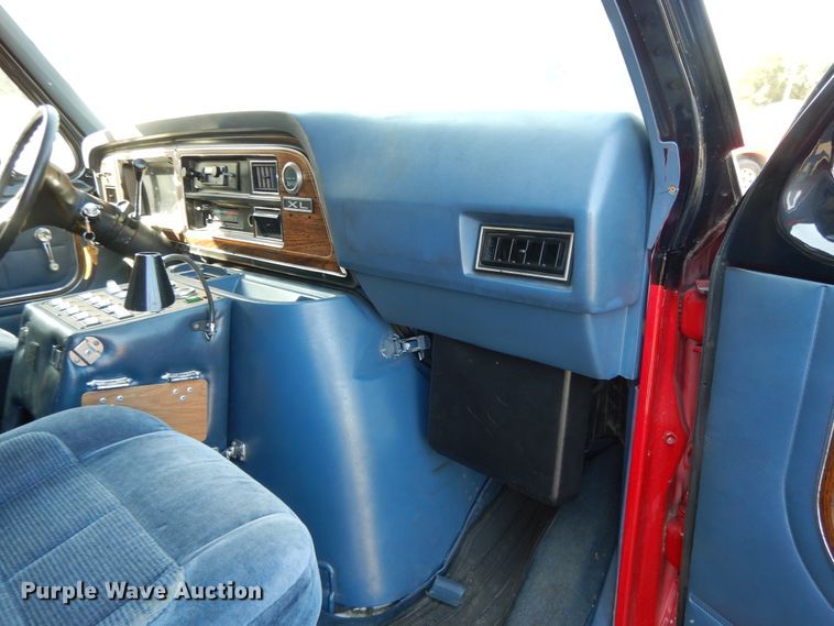 image for item DH0230 1988 Ford Econoline E350  mobile command center vehicle