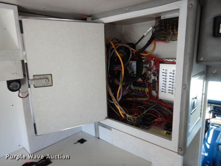 image for item DH0230 1988 Ford Econoline E350  mobile command center vehicle