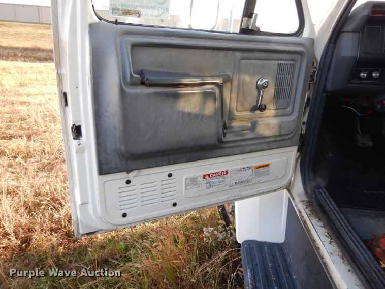 image for item DH3324 1991 Ford F600  dump truck