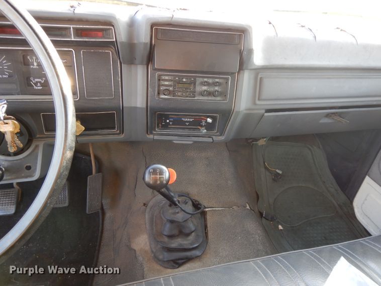 image for item DH3324 1991 Ford F600  dump truck