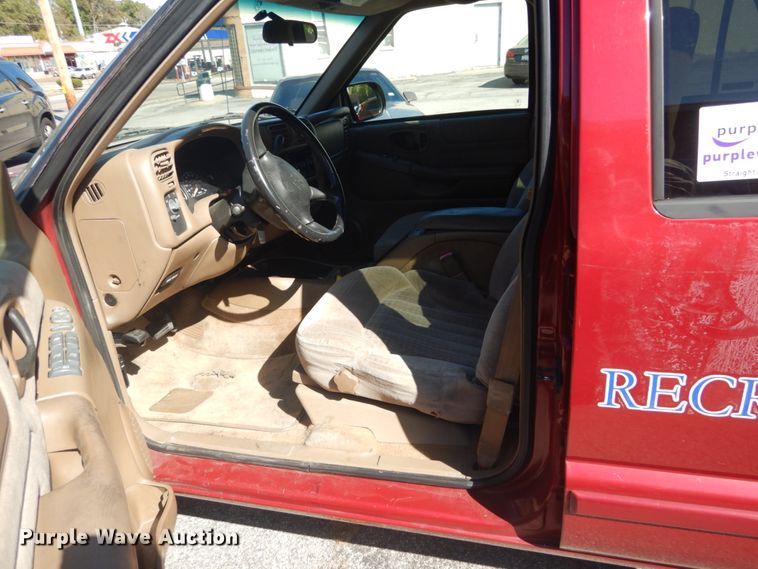 image for item DH5222 2002 Chevrolet Blazer  SUV