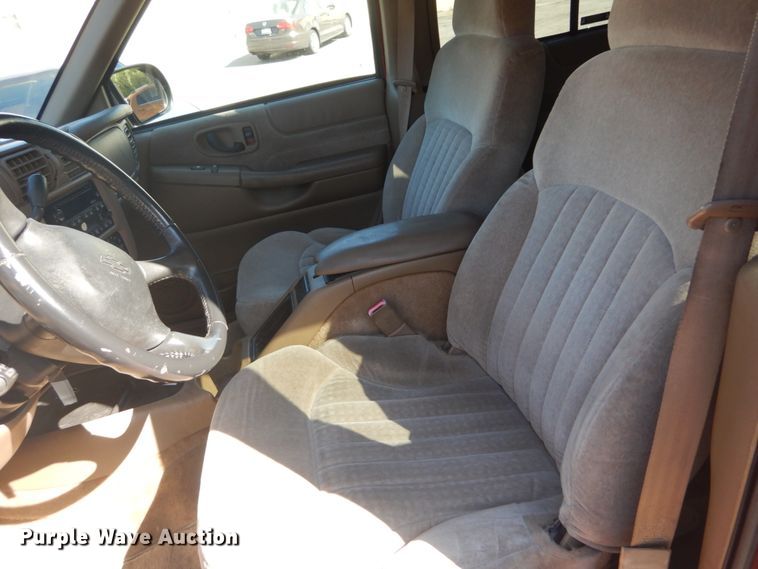 image for item DH5222 2002 Chevrolet Blazer  SUV