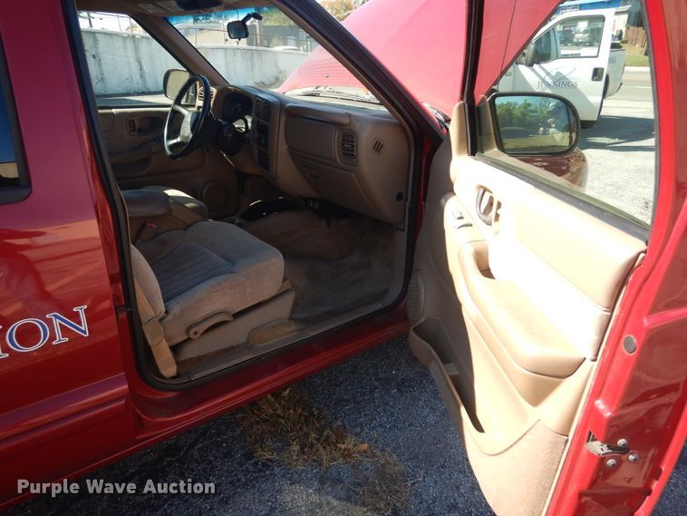 image for item DH5222 2002 Chevrolet Blazer  SUV