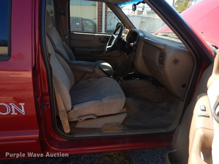 image for item DH5222 2002 Chevrolet Blazer  SUV