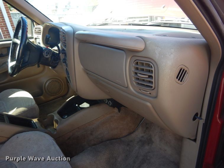 image for item DH5222 2002 Chevrolet Blazer  SUV