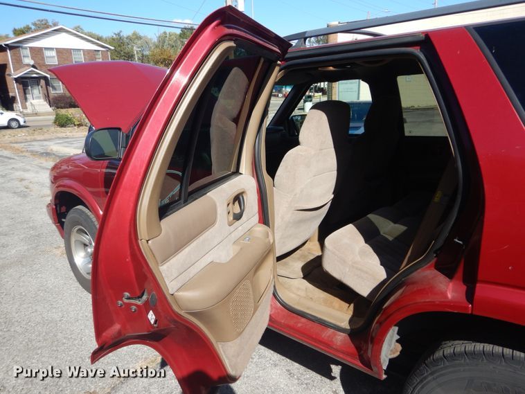 image for item DH5222 2002 Chevrolet Blazer  SUV