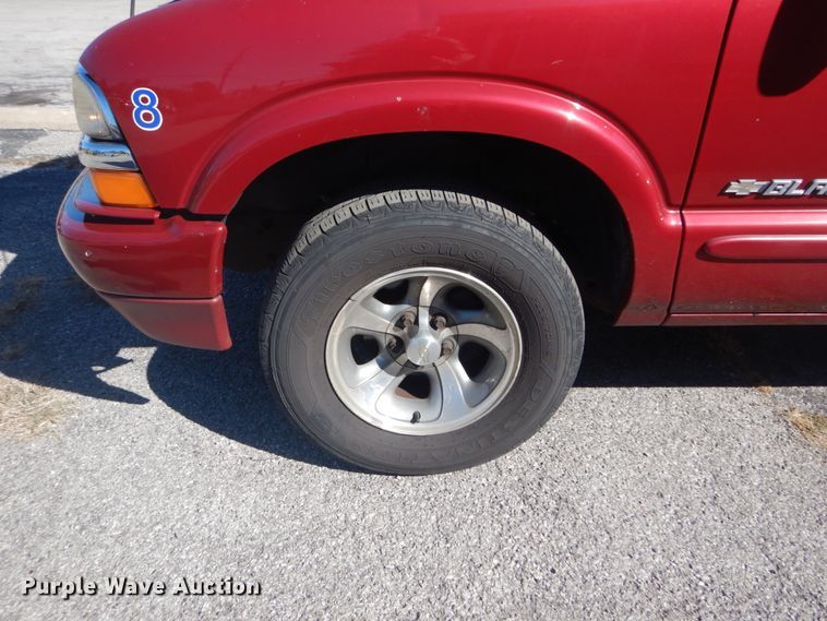 image for item DH5222 2002 Chevrolet Blazer  SUV