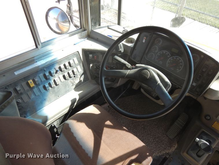 image for item DH6681 2005 Freightliner FS65  school bus