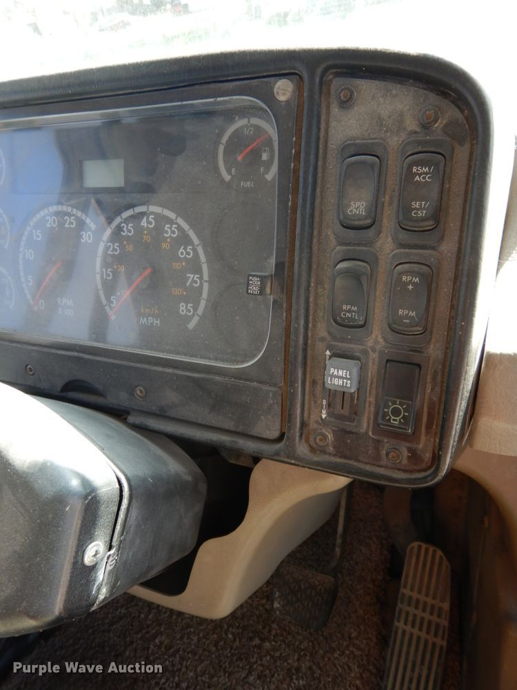 image for item DH6681 2005 Freightliner FS65  school bus