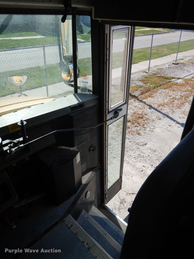 image for item DH6681 2005 Freightliner FS65  school bus