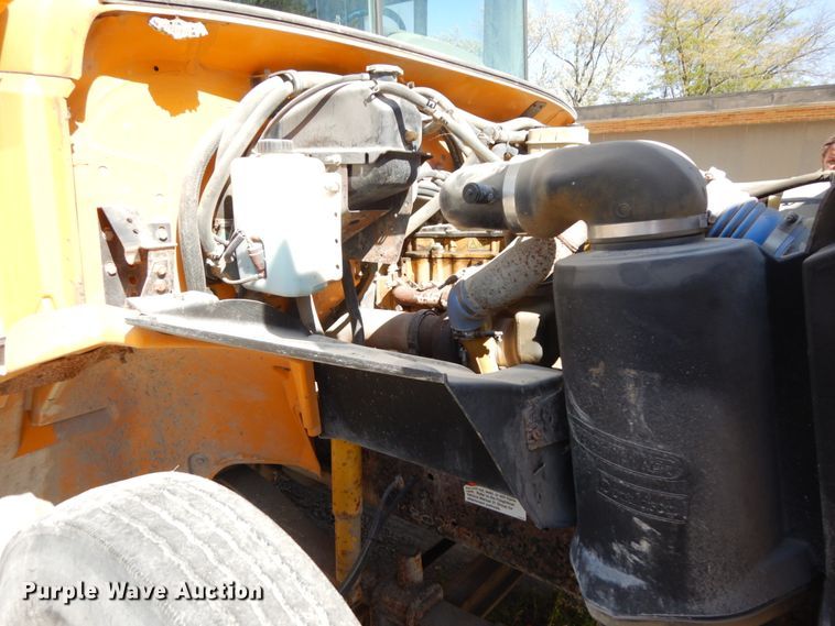 image for item DH6681 2005 Freightliner FS65  school bus