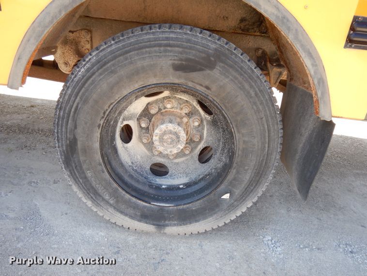 image for item DH6681 2005 Freightliner FS65  school bus