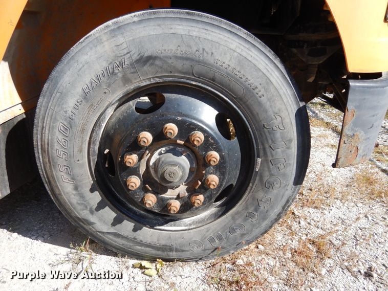 image for item DH6681 2005 Freightliner FS65  school bus