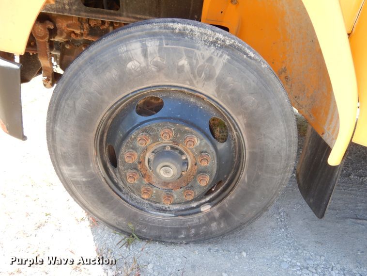 image for item DH6681 2005 Freightliner FS65  school bus