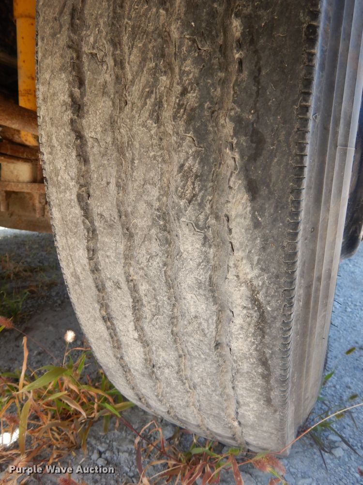 image for item DH6681 2005 Freightliner FS65  school bus