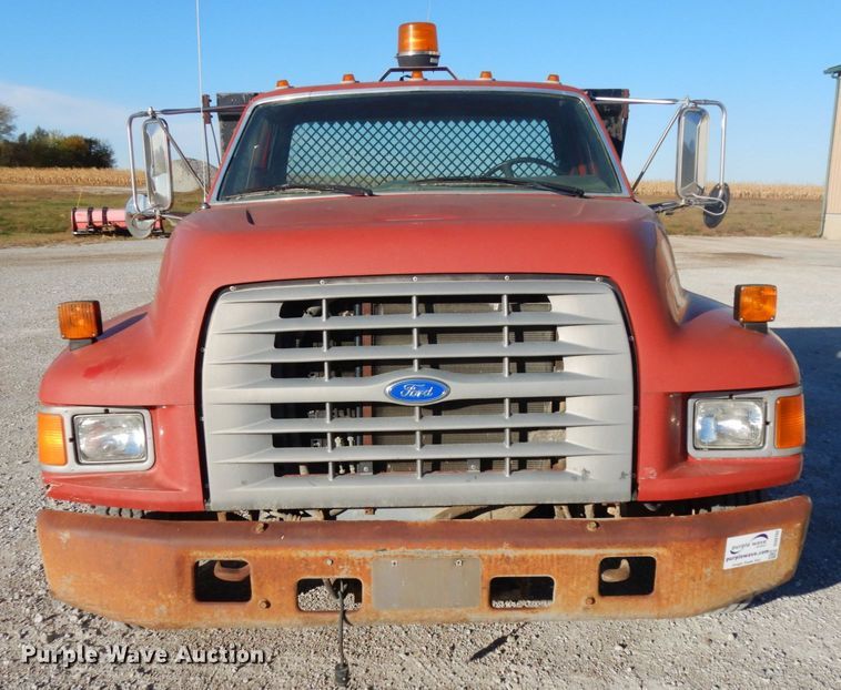 image for item DH6702 1995 Ford F800  dump flatbed truck