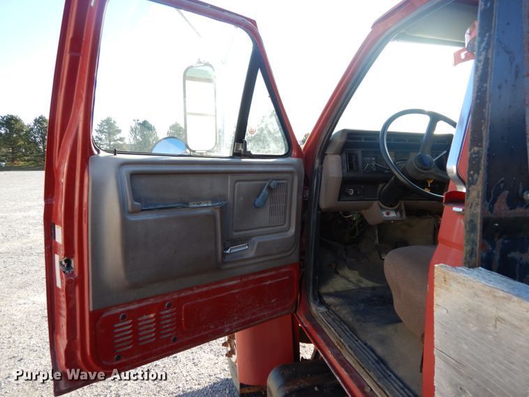 image for item DH6702 1995 Ford F800  dump flatbed truck