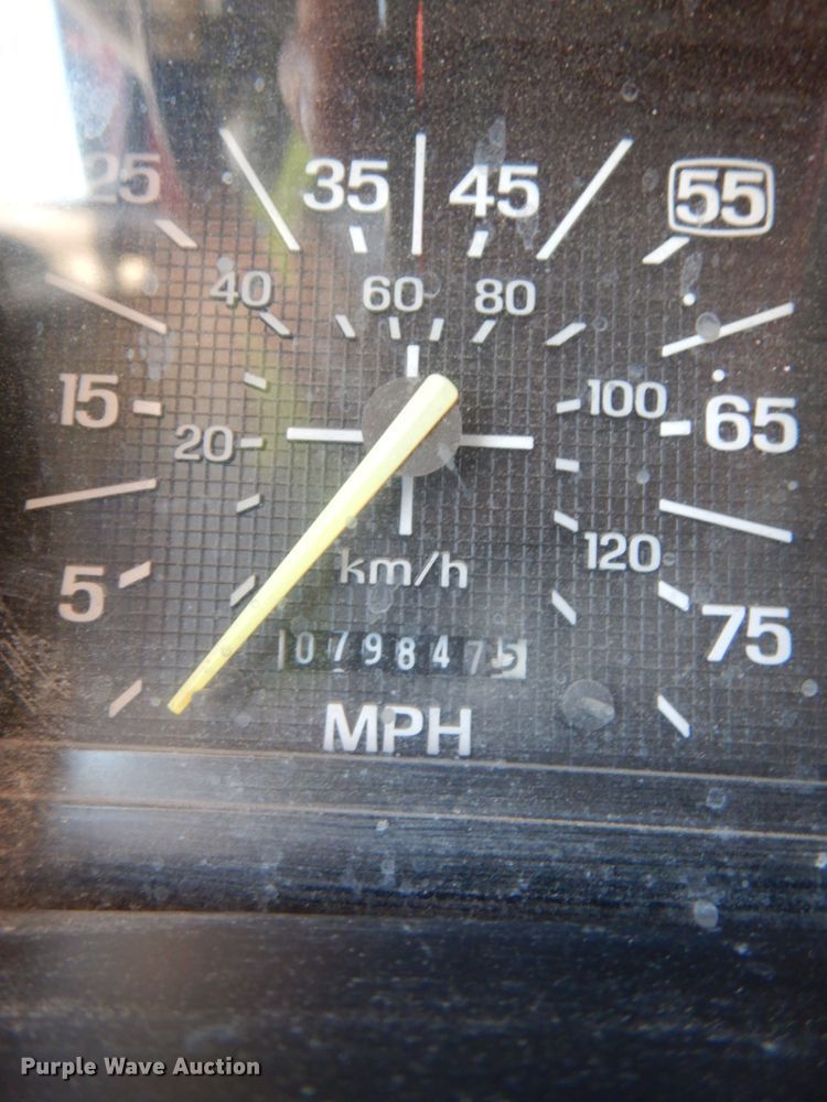 image for item DH6702 1995 Ford F800  dump flatbed truck