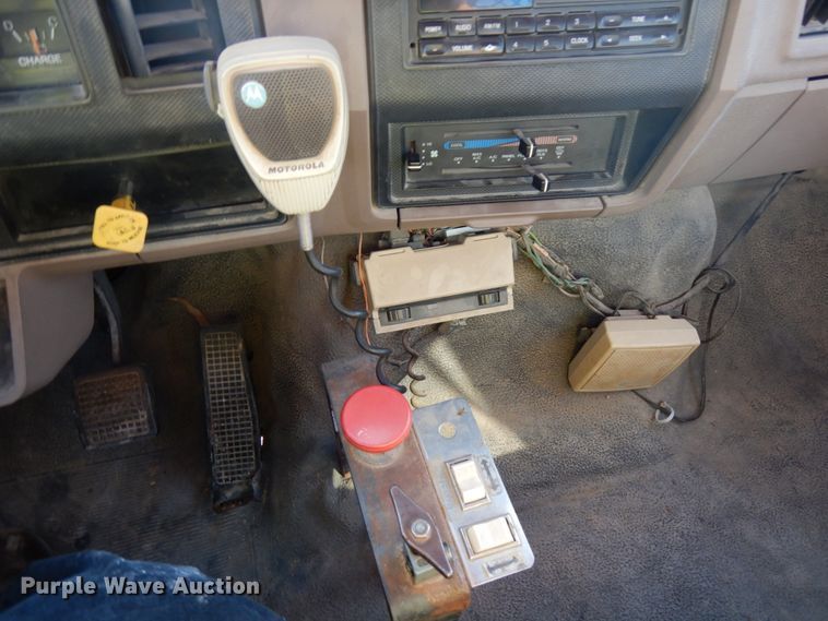 image for item DH6702 1995 Ford F800  dump flatbed truck