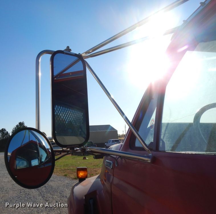 image for item DH6702 1995 Ford F800  dump flatbed truck