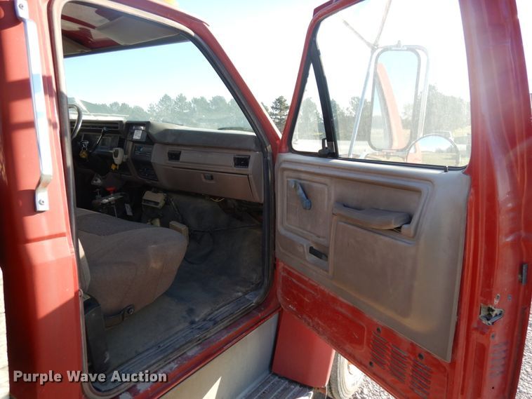 image for item DH6702 1995 Ford F800  dump flatbed truck