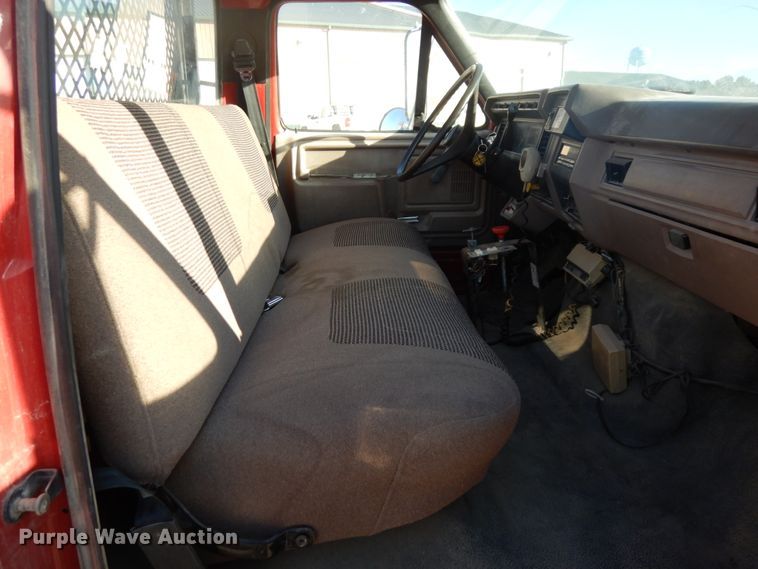 image for item DH6702 1995 Ford F800  dump flatbed truck