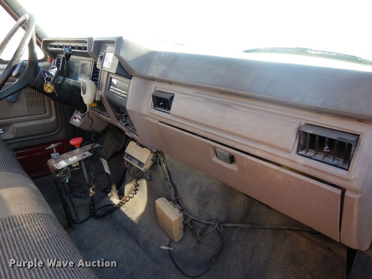 image for item DH6702 1995 Ford F800  dump flatbed truck