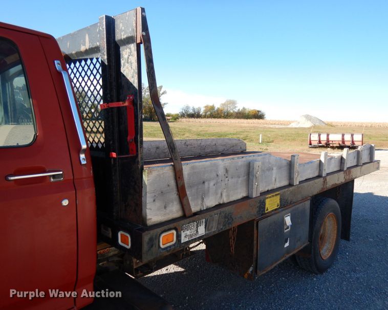 image for item DH6702 1995 Ford F800  dump flatbed truck