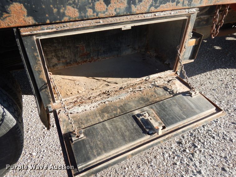 image for item DH6702 1995 Ford F800  dump flatbed truck