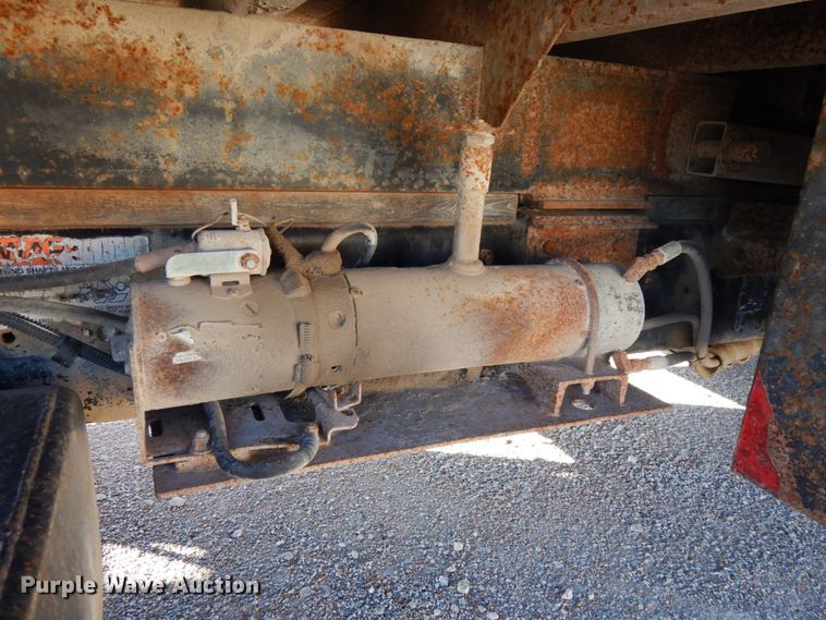 image for item DH6702 1995 Ford F800  dump flatbed truck