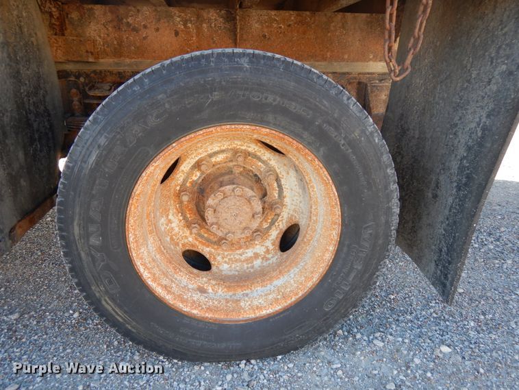 image for item DH6702 1995 Ford F800  dump flatbed truck