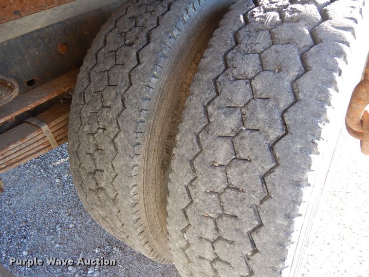 image for item DH6702 1995 Ford F800  dump flatbed truck