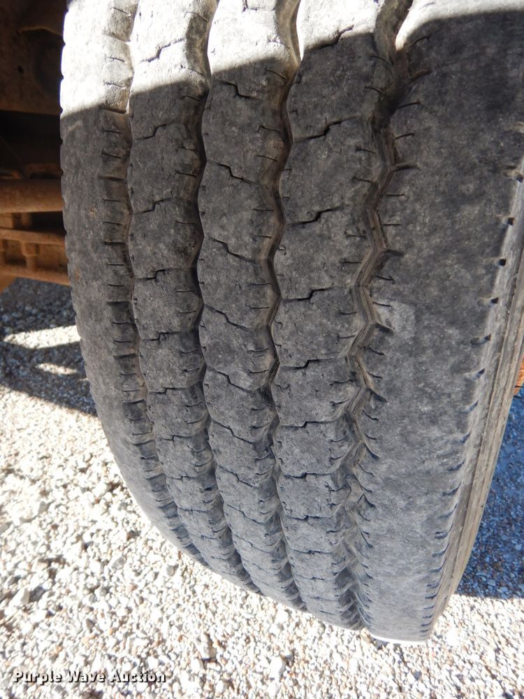 image for item DH6702 1995 Ford F800  dump flatbed truck