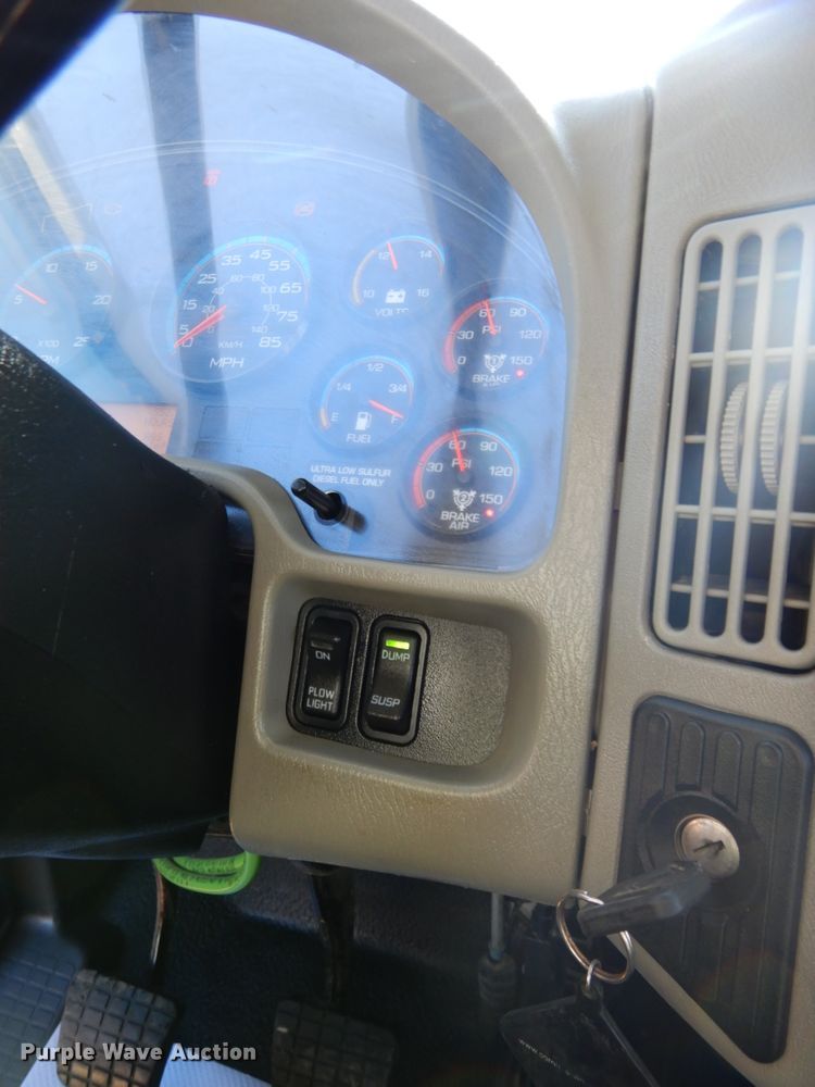 image for item DH6703 2014 International WorkStar 7600 SFA  truck cab and chassis