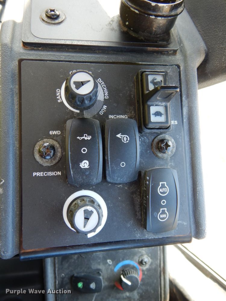 image for item DH6704 2014 John Deere 772G  motor grader