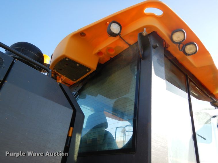 image for item DH6704 2014 John Deere 772G  motor grader