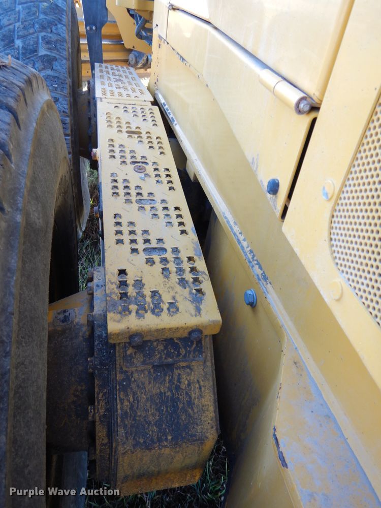 image for item DH6704 2014 John Deere 772G  motor grader