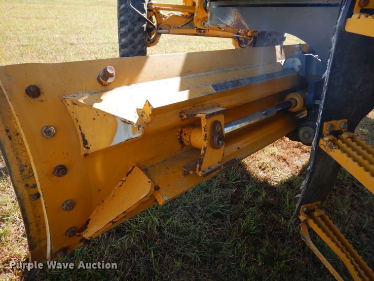 image for item DH6704 2014 John Deere 772G  motor grader