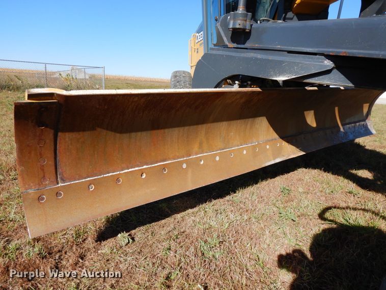 image for item DH6704 2014 John Deere 772G  motor grader