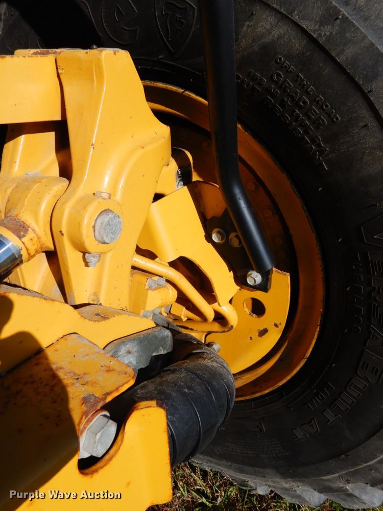 image for item DH6704 2014 John Deere 772G  motor grader