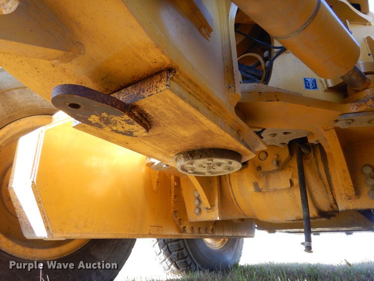 image for item DH6704 2014 John Deere 772G  motor grader