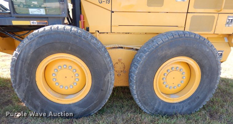 image for item DH6704 2014 John Deere 772G  motor grader