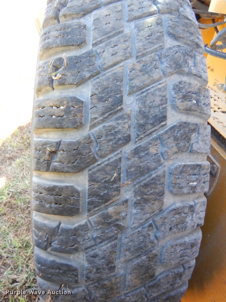 image for item DH6704 2014 John Deere 772G  motor grader