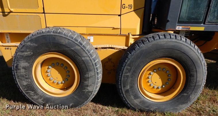 image for item DH6704 2014 John Deere 772G  motor grader