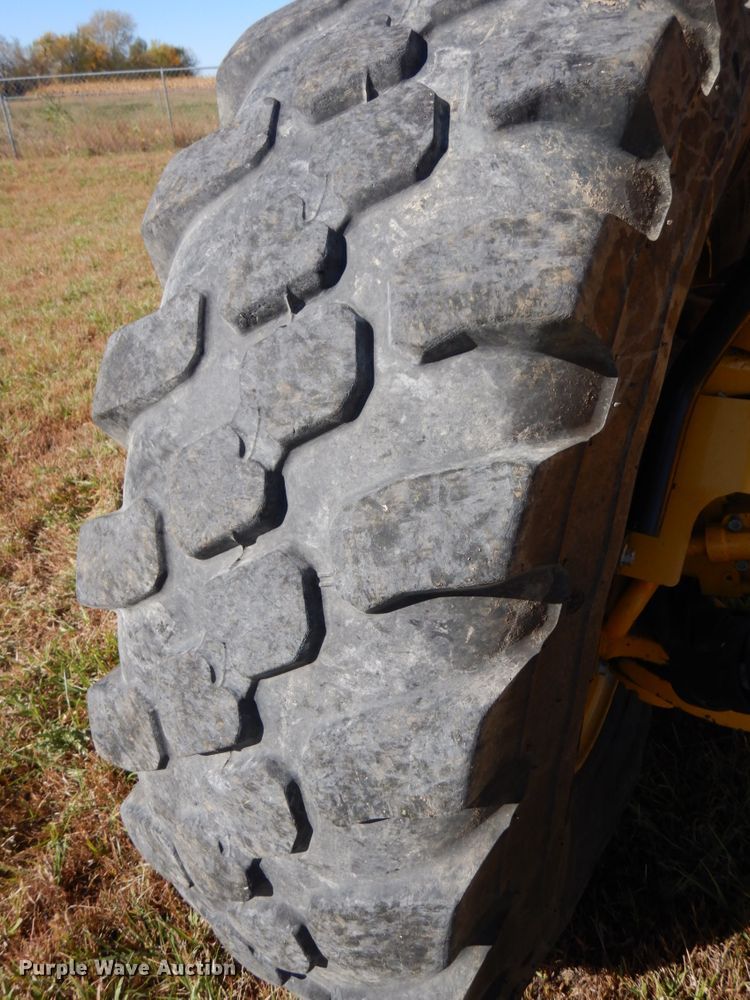 image for item DH6704 2014 John Deere 772G  motor grader