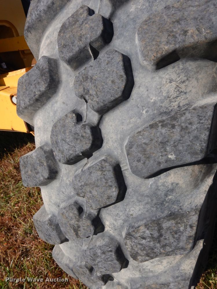 image for item DH6704 2014 John Deere 772G  motor grader