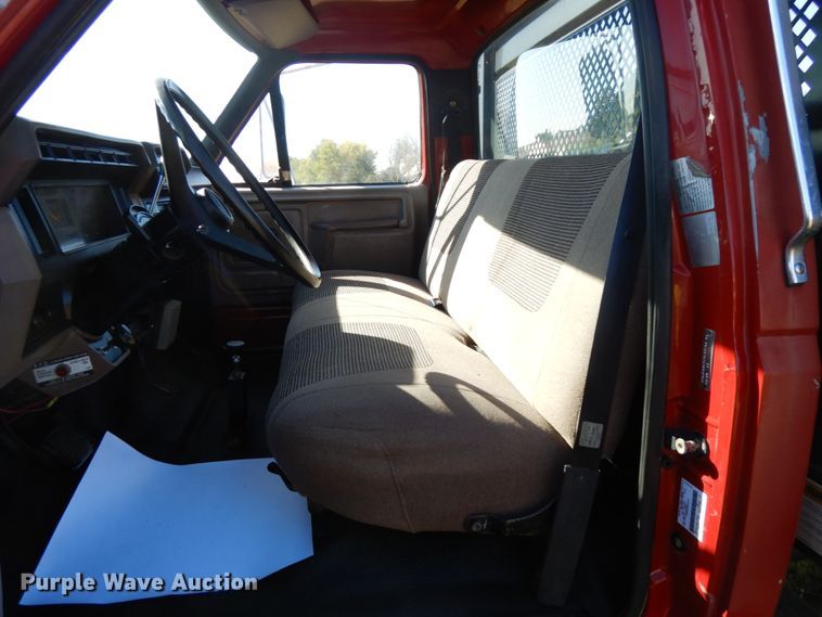 image for item DH6705 1995 Ford F800  dump flatbed truck